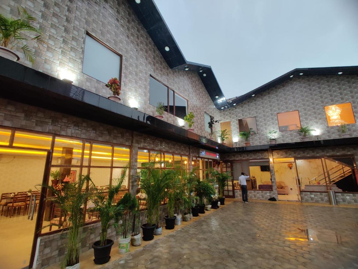 Hotel Aurelia Pearl Патна Экстерьер фото